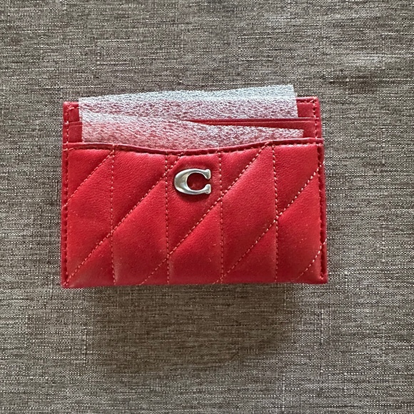 COACH ESSENTIAL RED CARD CASE WITH PILLOW QUILTING - Picture 1 of 2